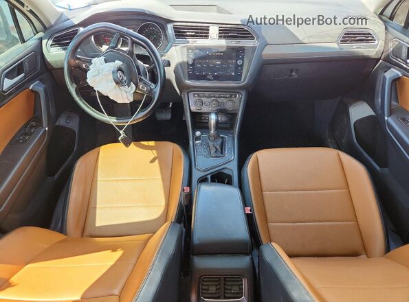 3VV3B7AX2JM161851 2018 VOLKSWAGEN TIGUAN White Widok deski rozdzielczej
