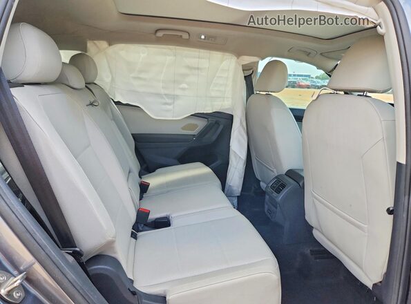 3VV3B7AX2JM204990 2018 VOLKSWAGEN TIGUAN Серый Вид задней части салона