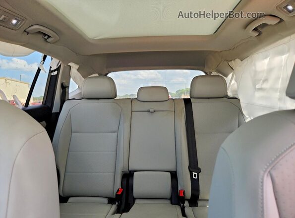 3VV3B7AX2JM204990 2018 VOLKSWAGEN TIGUAN Серый Вид задних сидений