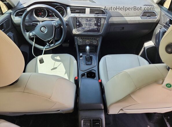 3VV3B7AX2JM204990 2018 VOLKSWAGEN TIGUAN Серый Вид панели приборов