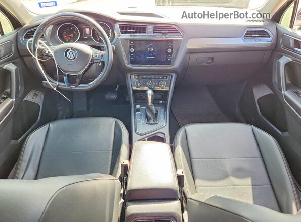 3VV3B7AX2JM221742 2018 VOLKSWAGEN TIGUAN Black Dashboard view