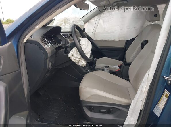 3VV3B7AX2LM119182 2020 VOLKSWAGEN TIGUAN Синий Вид салона спереди