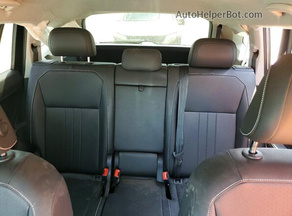 3VV3B7AX2PM068028 2023 VOLKSWAGEN TIGUAN Blue Rear seats view