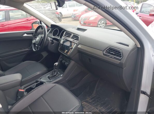 3VV3B7AX3JM180425 2018 VOLKSWAGEN TIGUAN White Front interior view