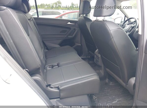 3VV3B7AX3JM180425 2018 VOLKSWAGEN TIGUAN White VIN sticker view