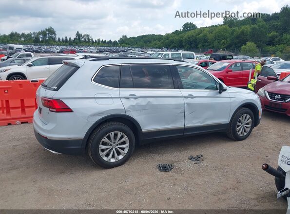 3VV3B7AX3JM180425 2018 VOLKSWAGEN TIGUAN White Rear interior view