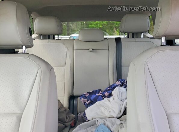 3VV3B7AX3KM185688 2019 VOLKSWAGEN TIGUAN Gray Widok tylnych siedzeń