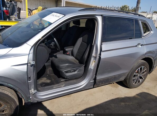 3VV3B7AX3LM045528 2020 VOLKSWAGEN TIGUAN Silver Widok z przodu