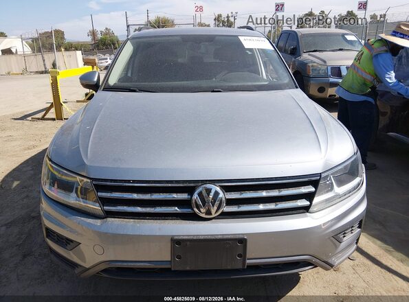 3VV3B7AX3LM045528 2020 VOLKSWAGEN TIGUAN Silver Widok wnętrza z tyłu