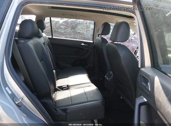 3VV3B7AX3LM045528 2020 VOLKSWAGEN TIGUAN Silver Widok naklejki z numerem VIN