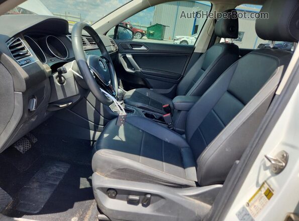 3VV3B7AX3LM155821 2020 VOLKSWAGEN TIGUAN White წინა სალონის ხედი
