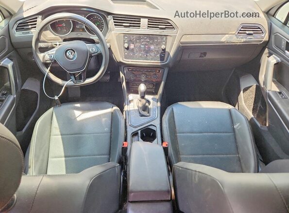 3VV3B7AX3LM155821 2020 VOLKSWAGEN TIGUAN White წინა პანელის ხედი