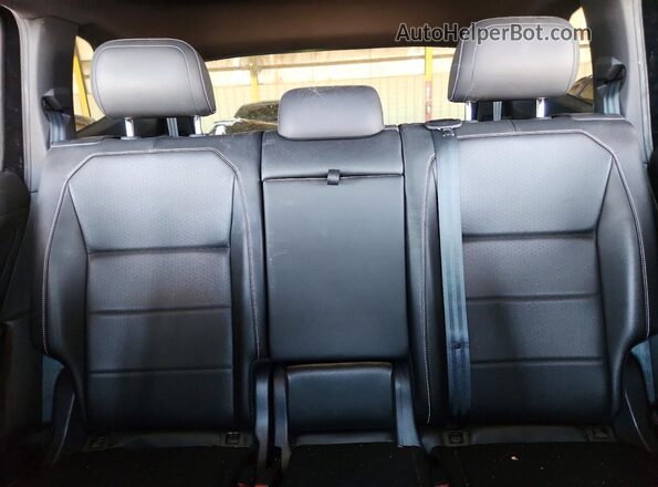 3VV3B7AX3MM052898 2021 VOLKSWAGEN TIGUAN Black Widok tylnych siedzeń