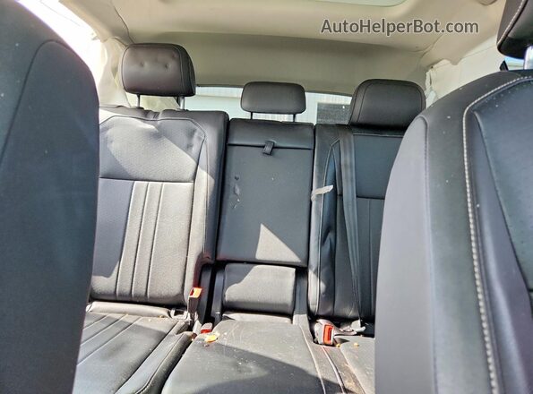 3VV3B7AX3NM047833 2022 VOLKSWAGEN TIGUAN White Rear seats view