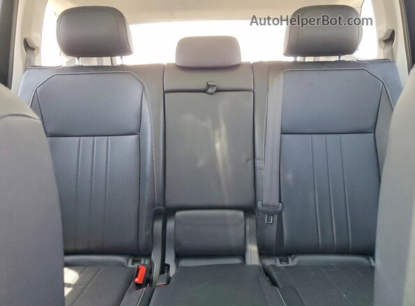 3VV3B7AX3NM091959 2022 VOLKSWAGEN TIGUAN Black Widok tylnych siedzeń