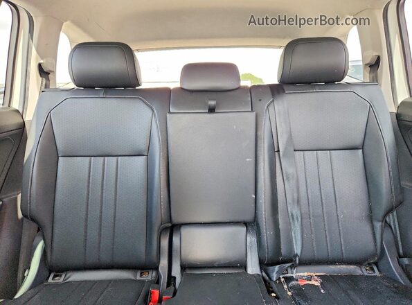 3VV3B7AX3PM118452 2023 VOLKSWAGEN TIGUAN White Vista de los asientos traseros