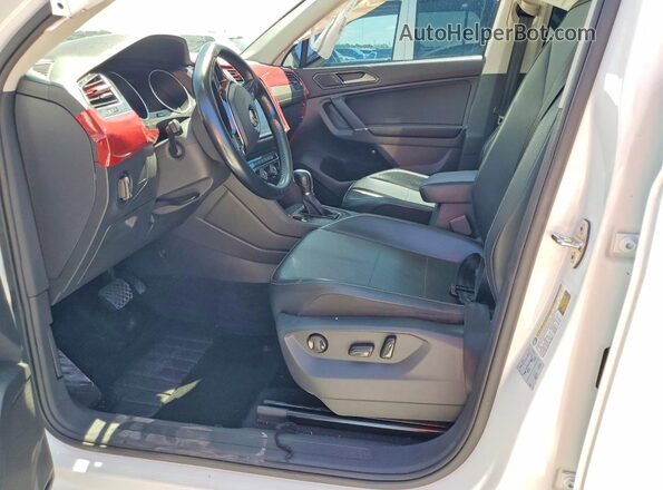 3VV3B7AX4JM020120 2018 VOLKSWAGEN TIGUAN White Widok wnętrza z przodu