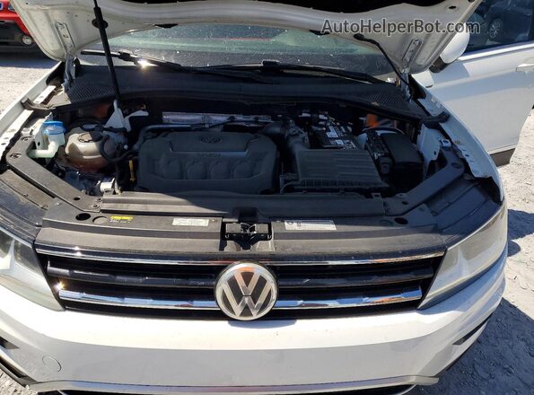 3VV3B7AX4JM020120 2018 VOLKSWAGEN TIGUAN White Widok komory silnika