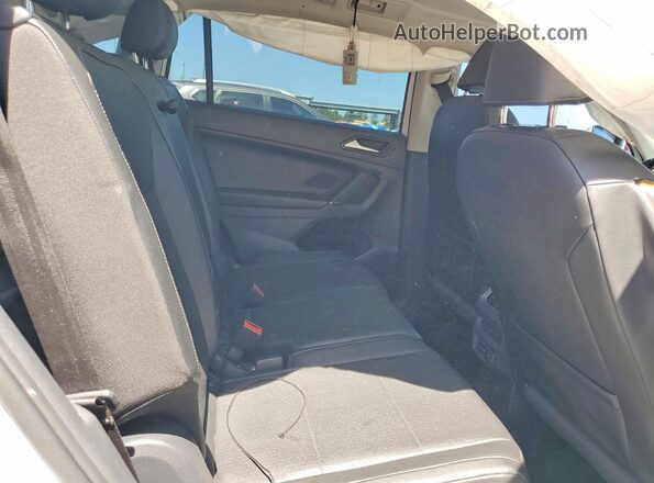 3VV3B7AX4JM020120 2018 VOLKSWAGEN TIGUAN White Widok wnętrza z tyłu
