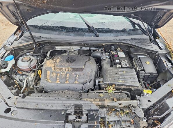 3VV3B7AX4JM024877 2018 VOLKSWAGEN TIGUAN Gray Vista del compartimento del motor