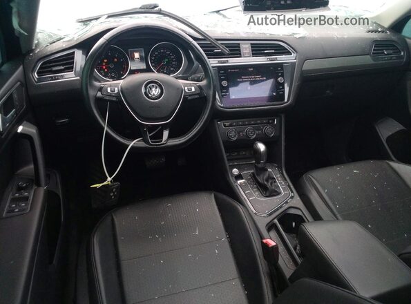 3VV3B7AX4JM024877 2018 VOLKSWAGEN TIGUAN Gray Vista del salpicadero