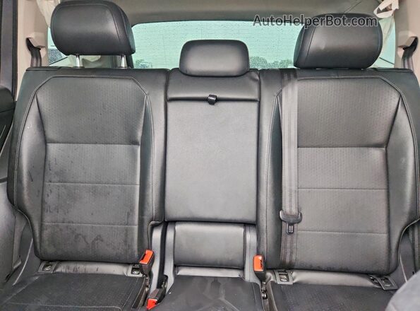 3VV3B7AX4JM024877 2018 VOLKSWAGEN TIGUAN Gray Vista de los asientos traseros