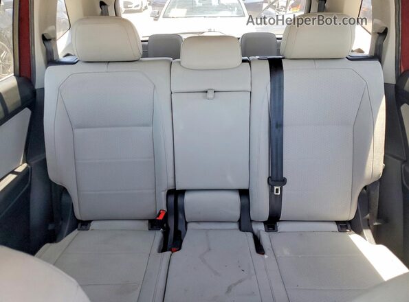 3VV3B7AX4KM080366 2019 VOLKSWAGEN TIGUAN Red უკანა სავარძლების ხედი
