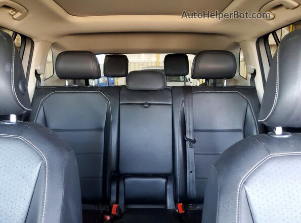 3VV3B7AX4MM116866 2021 VOLKSWAGEN TIGUAN Silver Rear seats view