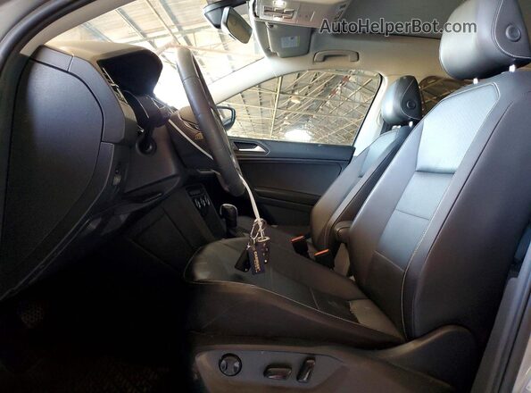 3VV3B7AX4MM116866 2021 VOLKSWAGEN TIGUAN Silver Front interior view