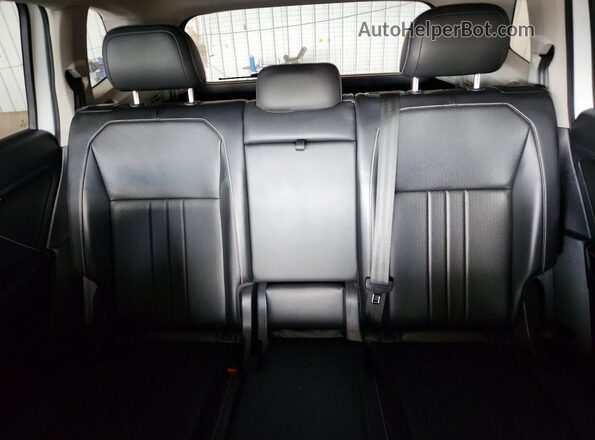 3VV3B7AX4NM057934 2022 VOLKSWAGEN TIGUAN White უკანა სავარძლების ხედი