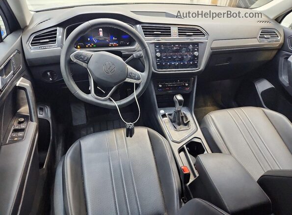 3VV3B7AX4RM001532 2024 VOLKSWAGEN TIGUAN Серый Вид панели приборов