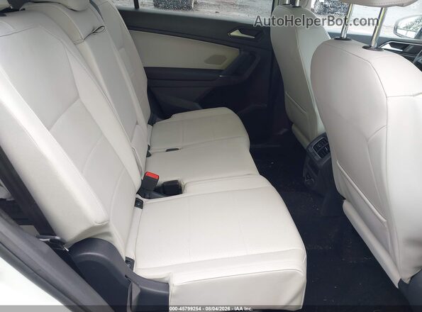 3VV3B7AX5JM015203 2018 VOLKSWAGEN TIGUAN White Vista de la etiqueta del VIN