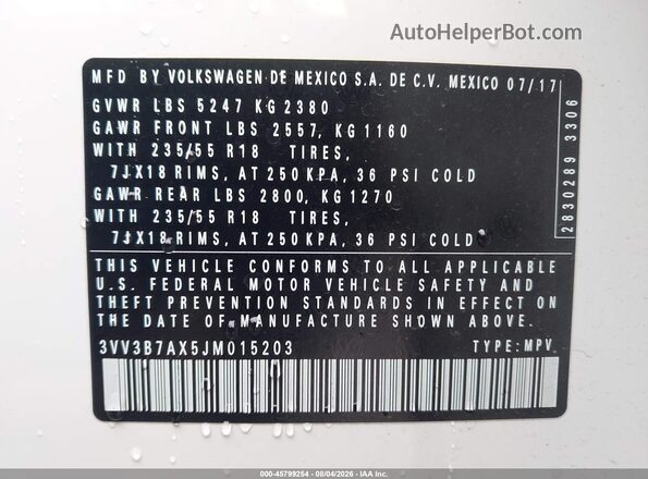 3VV3B7AX5JM015203 2018 VOLKSWAGEN TIGUAN White Vista del compartimento del motor