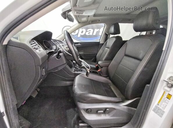 3VV3B7AX5JM120677 2018 VOLKSWAGEN TIGUAN White Vista interior delantera