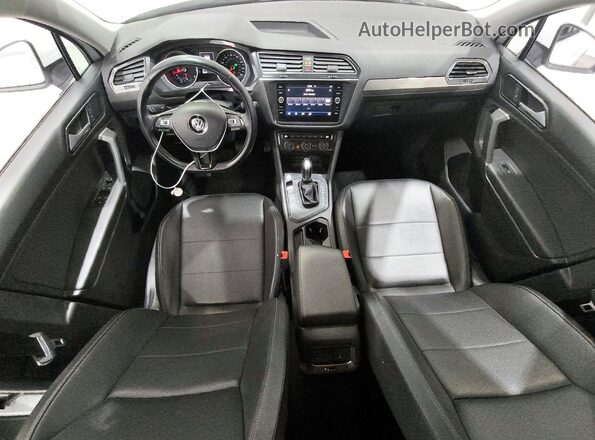 3VV3B7AX5JM120677 2018 VOLKSWAGEN TIGUAN White Vista del salpicadero