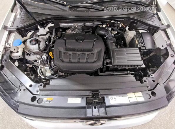 3VV3B7AX5JM120677 2018 VOLKSWAGEN TIGUAN White Vista del compartimento del motor