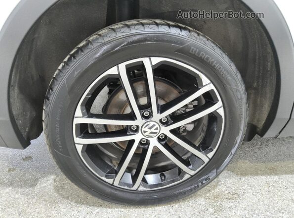 3VV3B7AX5JM120677 2018 VOLKSWAGEN TIGUAN White 