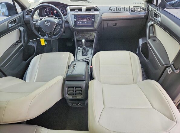 3VV3B7AX5KM005868 2019 VOLKSWAGEN TIGUAN Black წინა პანელის ხედი