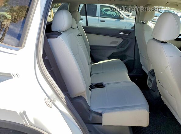 3VV3B7AX5KM177110 2019 VOLKSWAGEN TIGUAN Белый Вид задней части салона