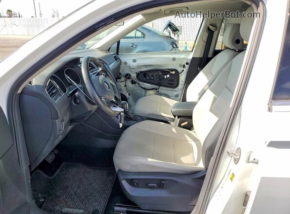 3VV3B7AX5KM177110 2019 VOLKSWAGEN TIGUAN Белый Вид салона спереди