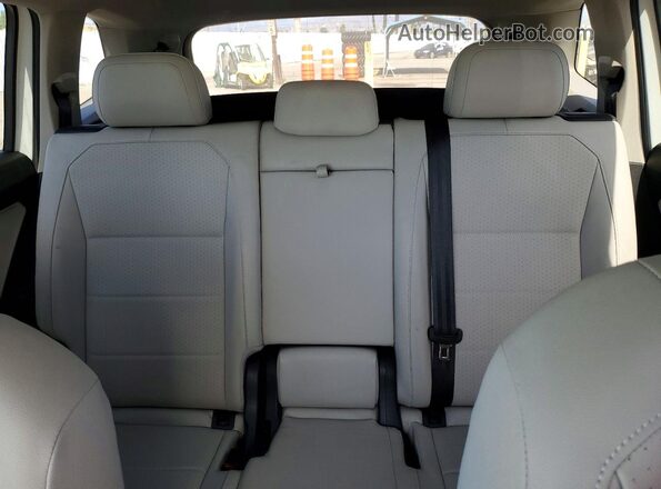3VV3B7AX5KM177110 2019 VOLKSWAGEN TIGUAN Белый Вид задних сидений