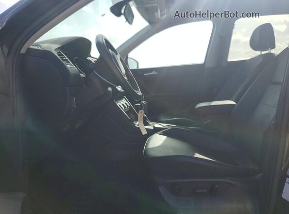 3VV3B7AX5LM074187 2020 VOLKSWAGEN TIGUAN Black Front interior view