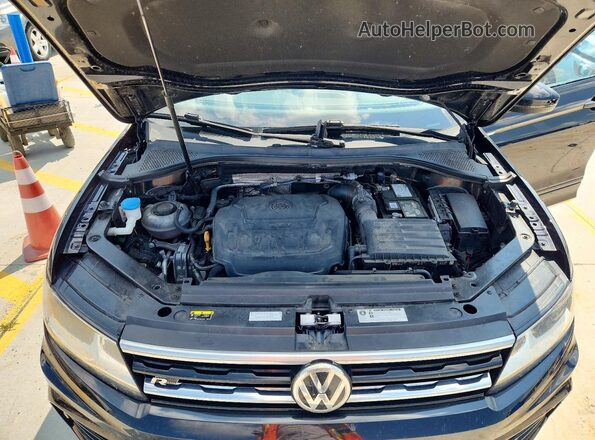 3VV3B7AX5LM116809 2020 VOLKSWAGEN TIGUAN Black ძრავის განყოფილების ხედი