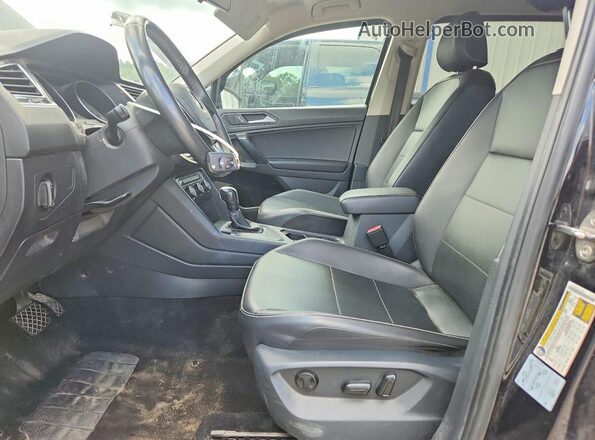 3VV3B7AX5MM004173 2021 VOLKSWAGEN TIGUAN Black Front interior view