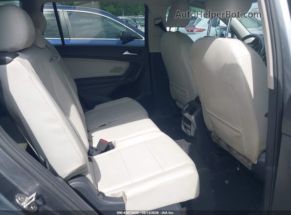 3VV3B7AX6JM014626 2018 VOLKSWAGEN TIGUAN Gray Vista de la etiqueta del VIN