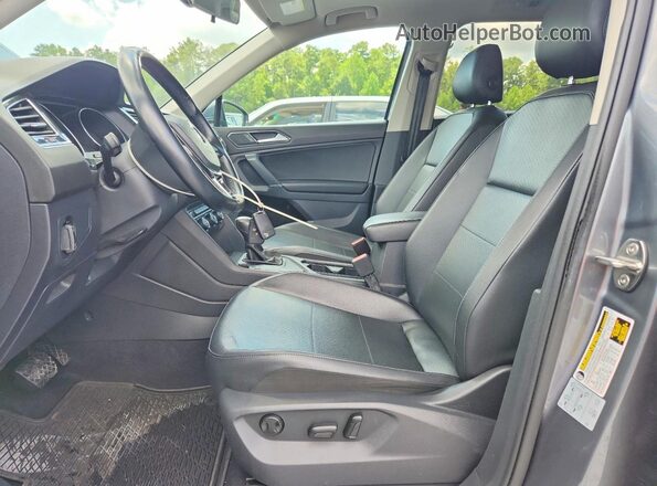 3VV3B7AX6JM017008 2018 VOLKSWAGEN TIGUAN Gray Вид салону спереду