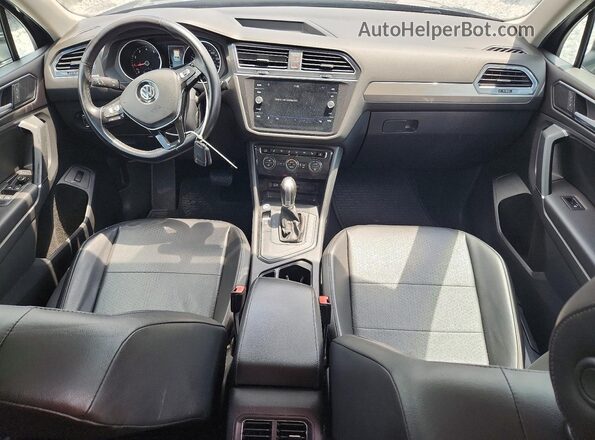 3VV3B7AX6JM017008 2018 VOLKSWAGEN TIGUAN Gray Вид панелі приладів