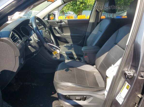 3VV3B7AX6JM131767 2018 VOLKSWAGEN TIGUAN Gray Սալոնի դիմացի տեսք