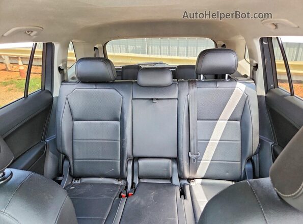 3VV3B7AX6LM038251 2020 VOLKSWAGEN TIGUAN Gray Vista de los asientos traseros