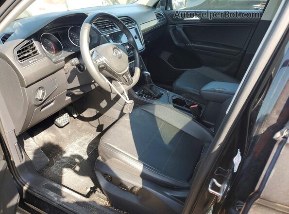3VV3B7AX6LM064607 2020 VOLKSWAGEN TIGUAN Black წინა სალონის ხედი